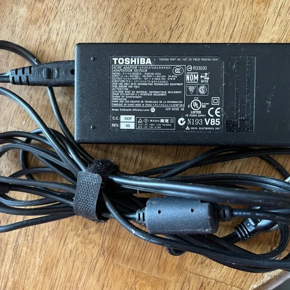 Toshiba Black Laptop with Windows working well but it’s old